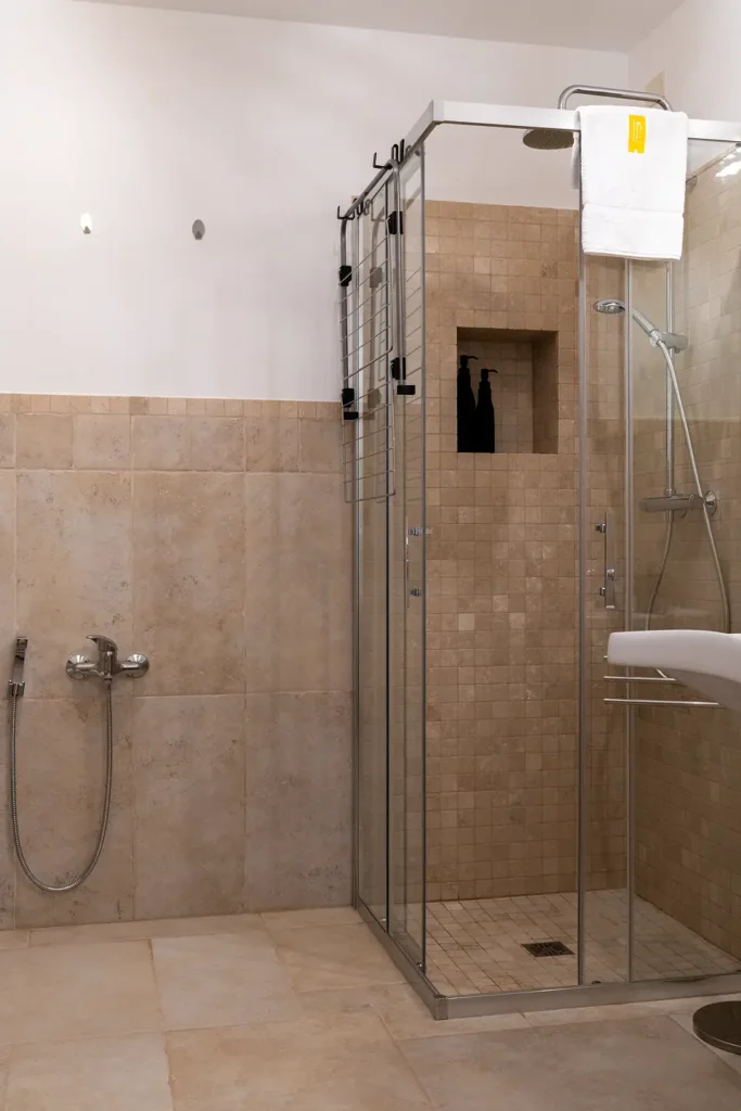 4096-05972bathroom__lp_double_room
