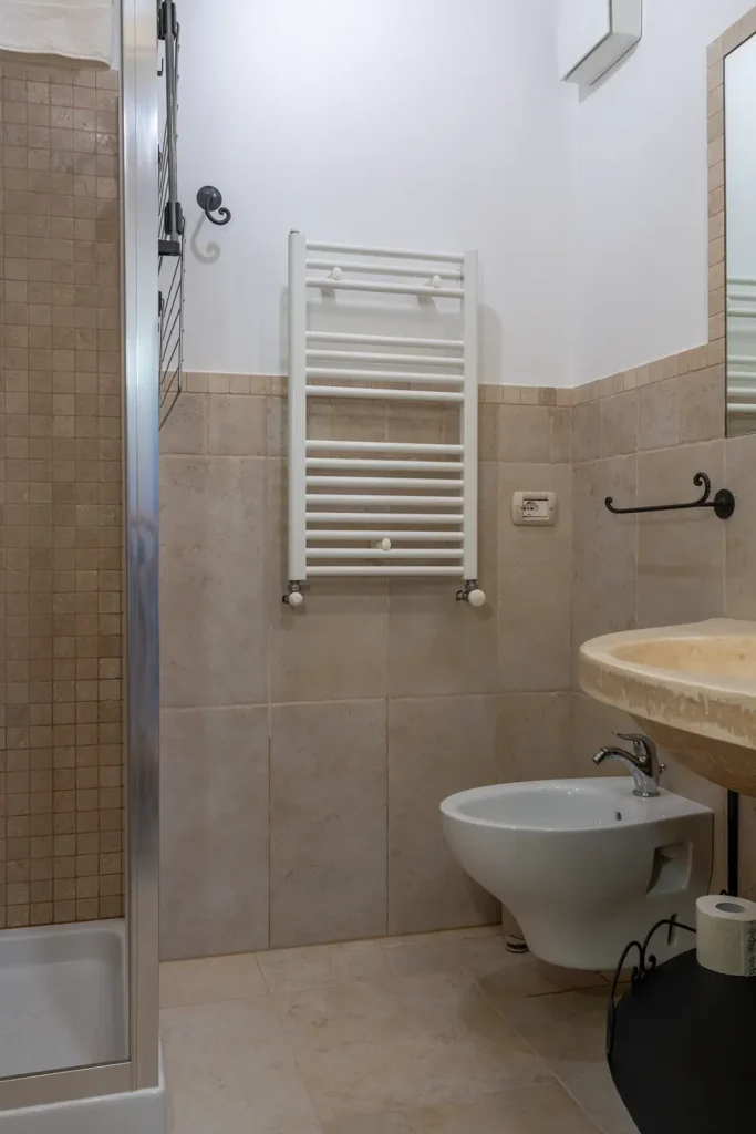 lama_pellegrini_06054_bathroom__lp_double_room_with_garden_view