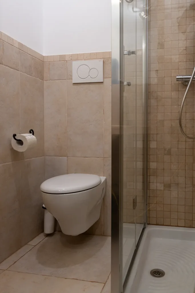 lama_pellegrini_06055_bathroom__lp_double_room_with_garden_view